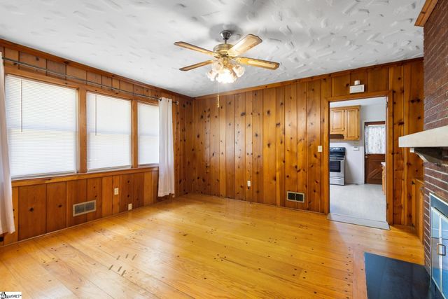 23425 Highway 76 E, Clinton, SC 29325