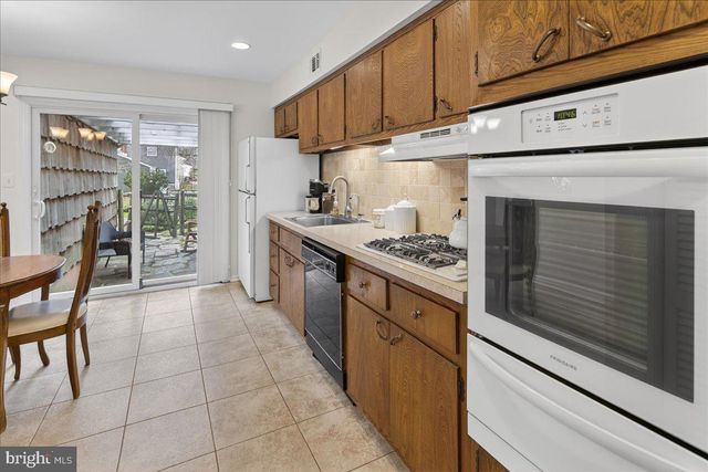 7 STANFORD CT, East Windsor, NJ 08520