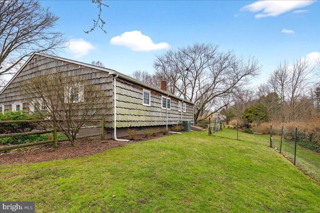 7 STANFORD CT, East Windsor, NJ 08520