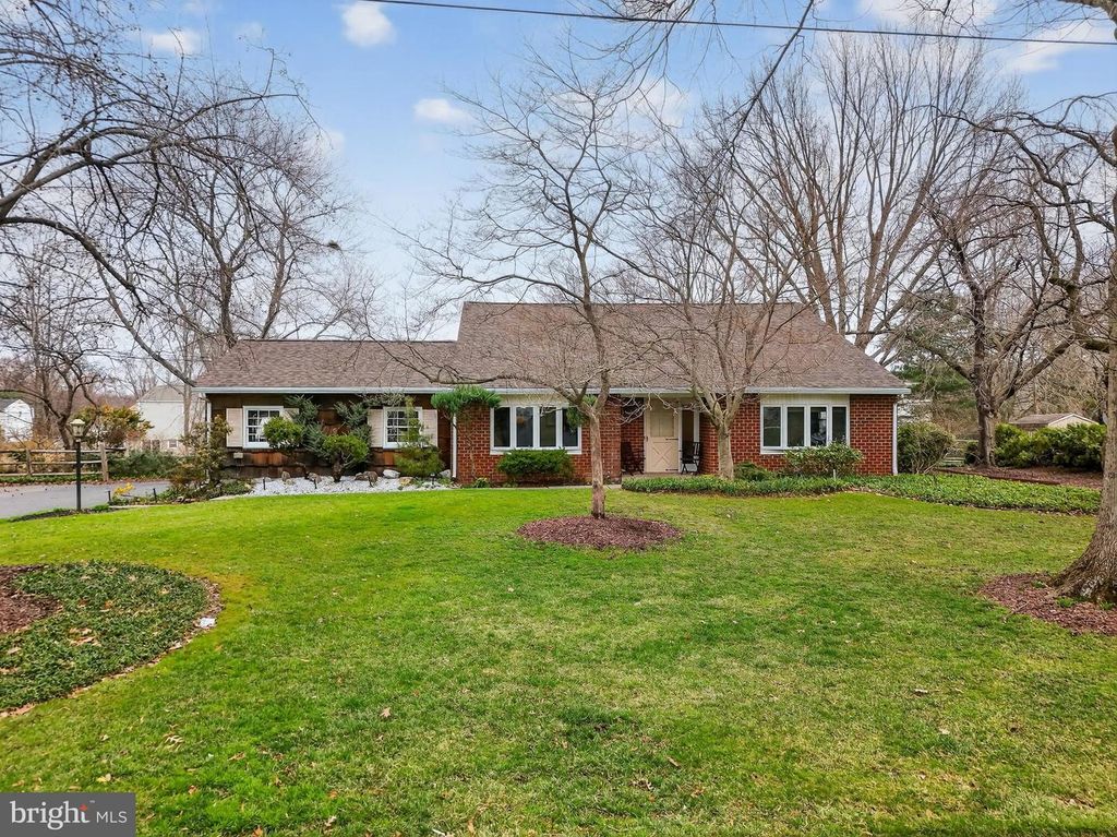 Image 1 of property listing at 7 STANFORD CT, Hightstown, NJ 08520