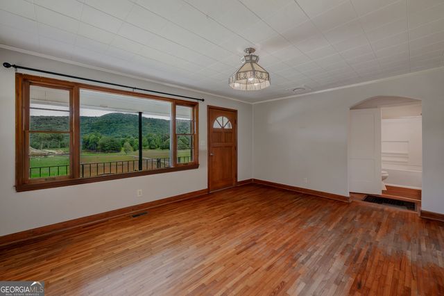 794 Halls Valley Road, Trion, GA 30753