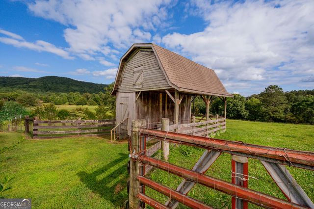 794 Halls Valley Road, Trion, GA 30753