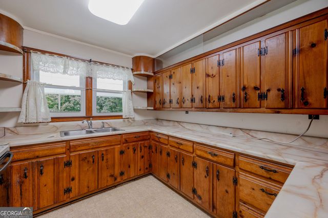 794 Halls Valley Road, Trion, GA 30753