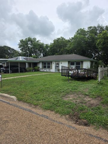 706 Cemetery Avenue, Eagle Lake, TX 77434