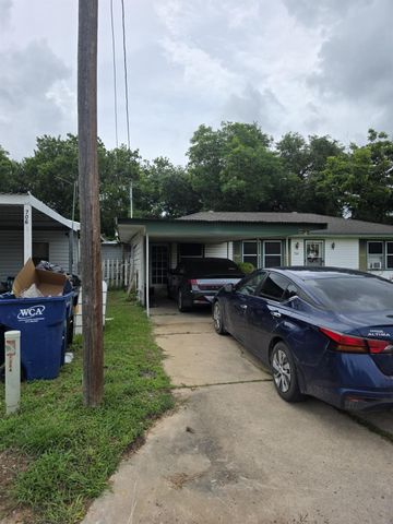 706 Cemetery Avenue, Eagle Lake, TX 77434