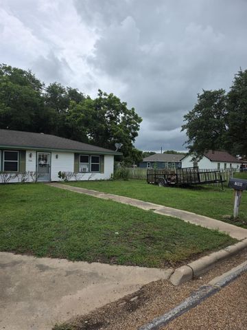 706 Cemetery Avenue, Eagle Lake, TX 77434