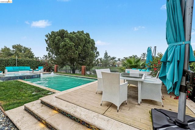 2127 Prestwick Dr, Discovery Bay, CA 94505