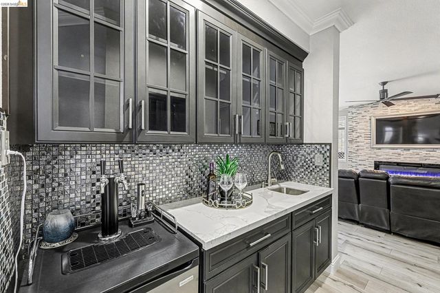 2127 Prestwick Dr, Discovery Bay, CA 94505