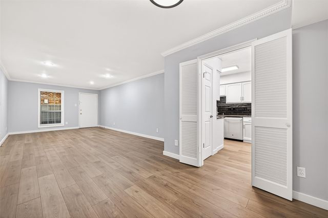 359 N Post Oak Lane 127, Houston, TX 77024
