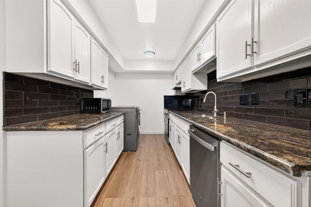 359 N Post Oak Lane 127, Houston, TX 77024