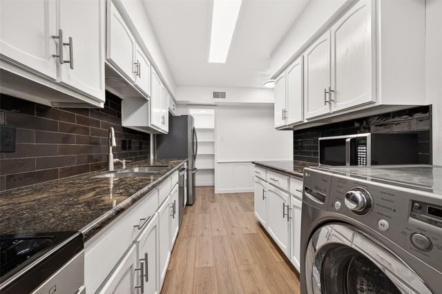 359 N Post Oak Lane 127, Houston, TX 77024