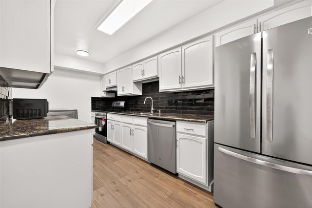 359 N Post Oak Lane 127, Houston, TX 77024