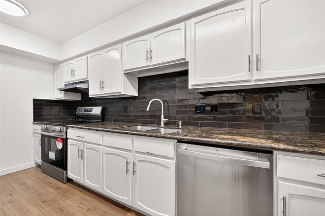 359 N Post Oak Lane 127, Houston, TX 77024