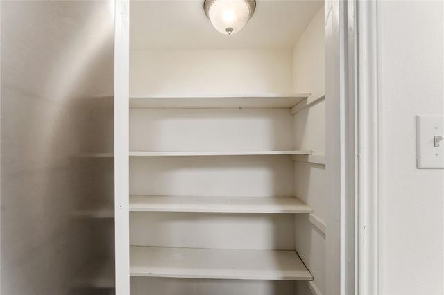 359 N Post Oak Lane 127, Houston, TX 77024
