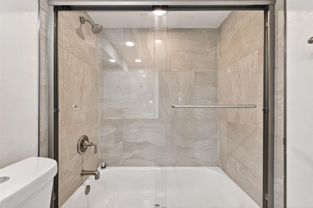359 N Post Oak Lane 127, Houston, TX 77024