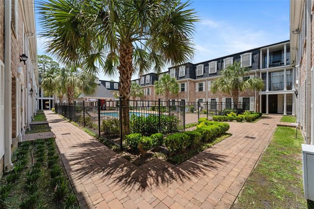 359 N Post Oak Lane 127, Houston, TX 77024