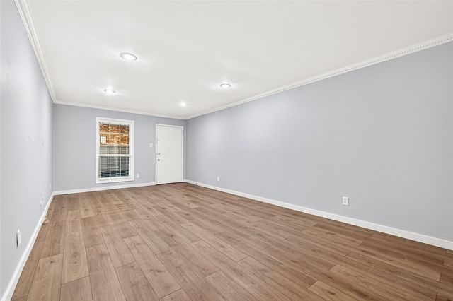 359 N Post Oak Lane 127, Houston, TX 77024