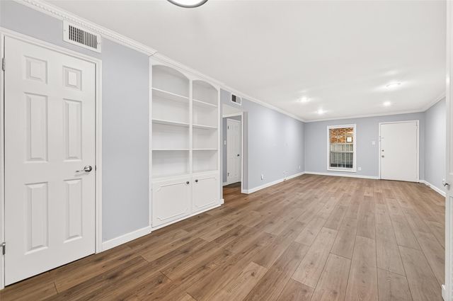 359 N Post Oak Lane 127, Houston, TX 77024