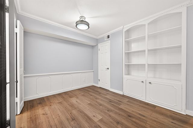 359 N Post Oak Lane 127, Houston, TX 77024