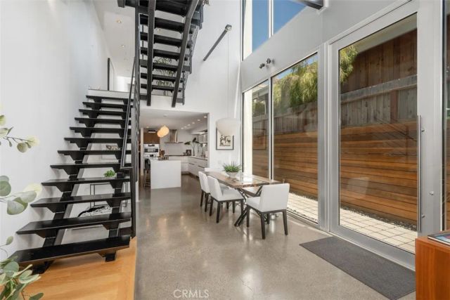 417 Sunset, Los Angeles, CA 90291