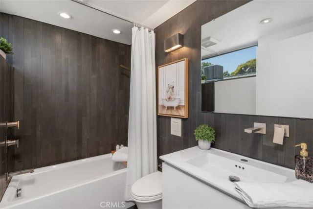 417 Sunset, Los Angeles, CA 90291
