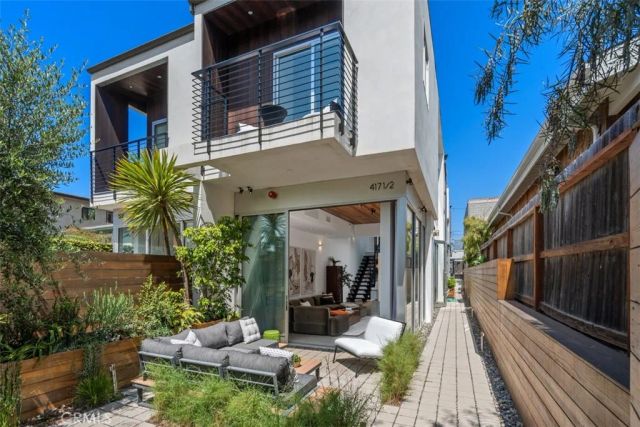 417 Sunset, Los Angeles, CA 90291