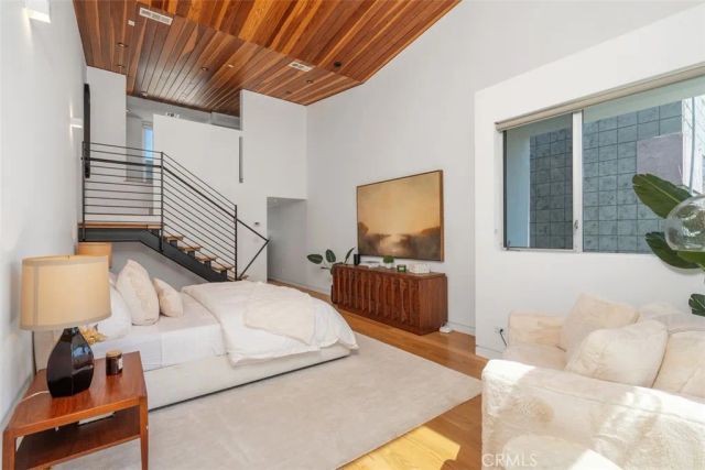 417 Sunset, Los Angeles, CA 90291