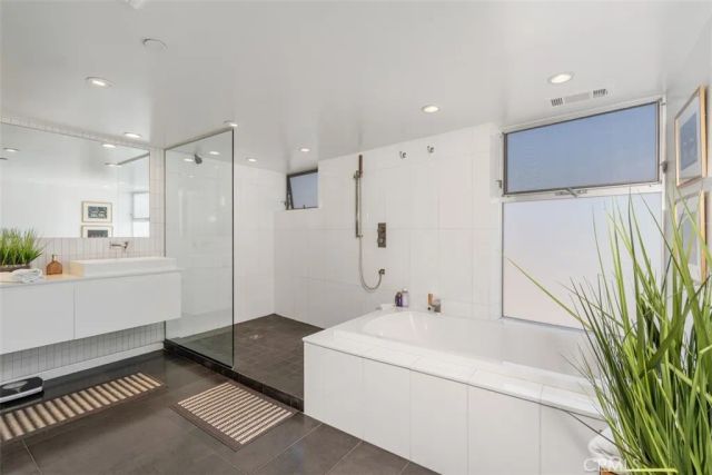 417 Sunset, Los Angeles, CA 90291