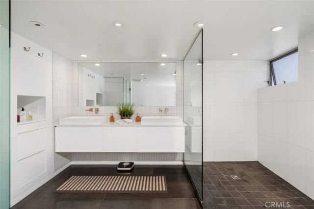 417 Sunset, Los Angeles, CA 90291