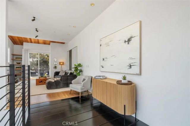 417 Sunset, Los Angeles, CA 90291