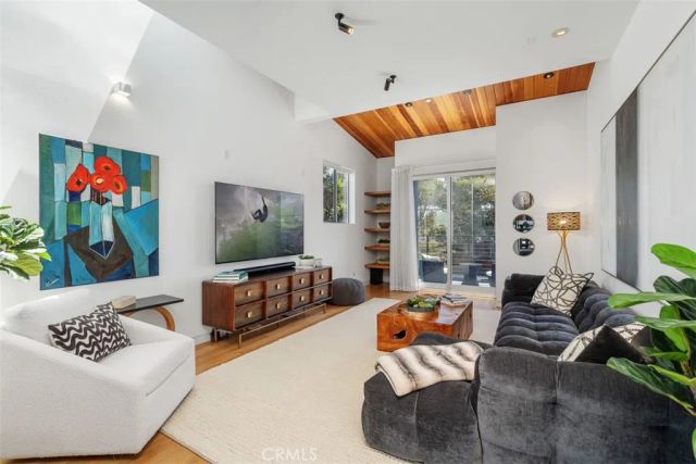 417 Sunset, Los Angeles, CA 90291
