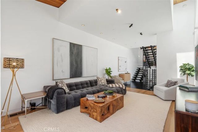 417 Sunset, Los Angeles, CA 90291