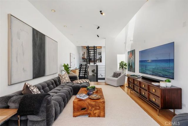 417 Sunset, Los Angeles, CA 90291