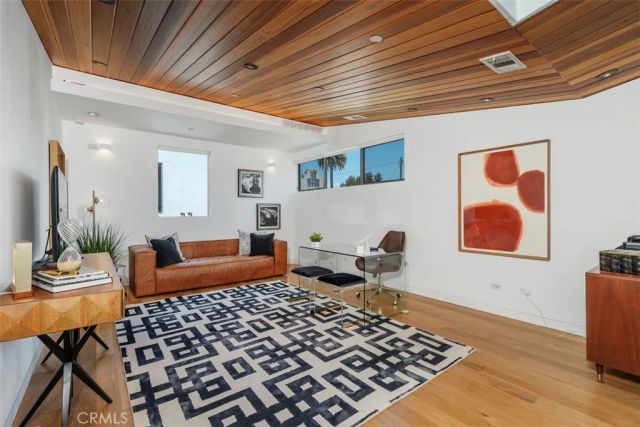 417 Sunset, Los Angeles, CA 90291