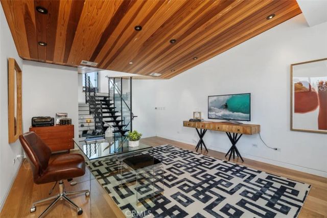 417 Sunset, Los Angeles, CA 90291