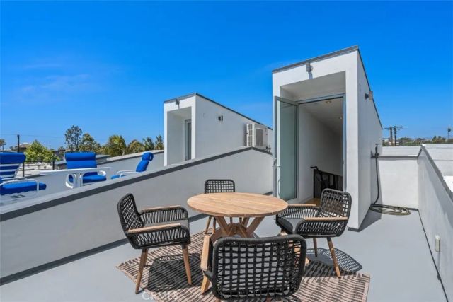 417 Sunset, Los Angeles, CA 90291