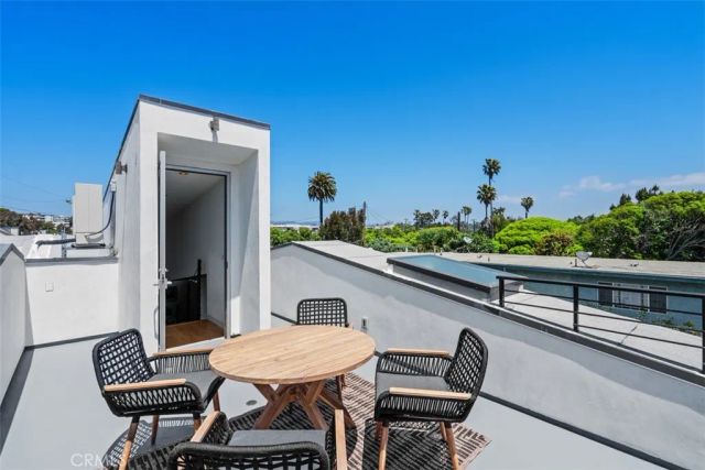 417 Sunset, Los Angeles, CA 90291