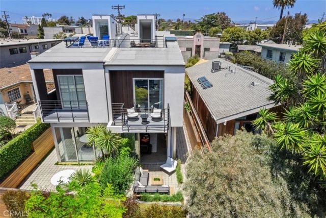 417 Sunset, Los Angeles, CA 90291
