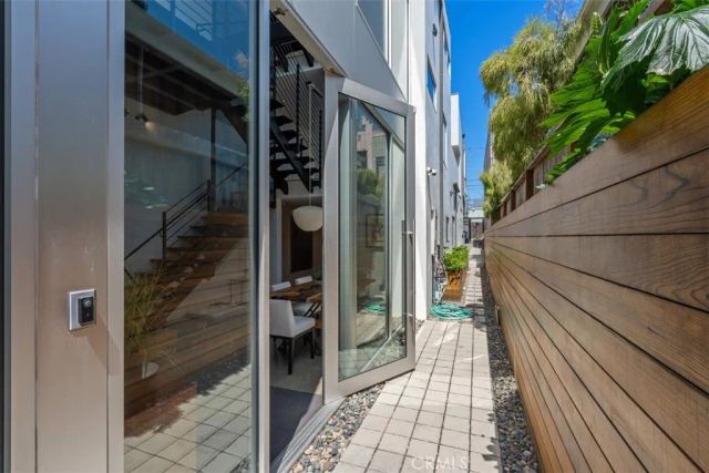 417 Sunset, Los Angeles, CA 90291