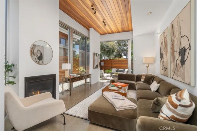 417 Sunset, Los Angeles, CA 90291