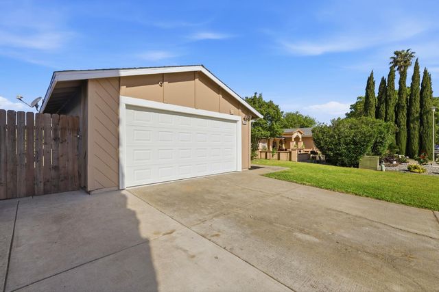 8054 Pegler Way, Sacramento, CA 95823