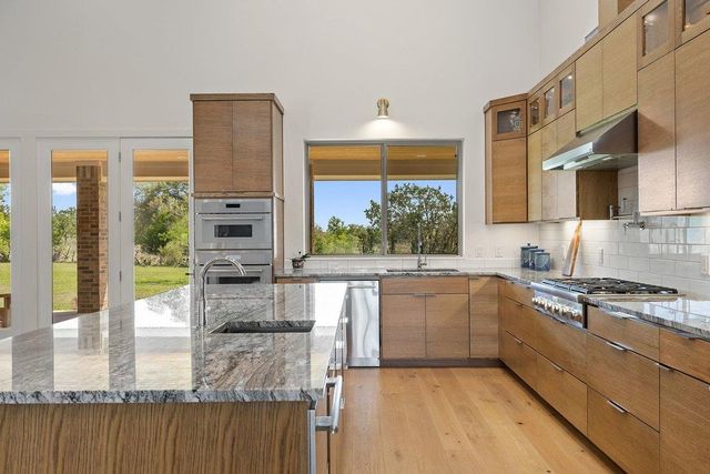 405 Spicewood Trails DR, Spicewood, TX 78669
