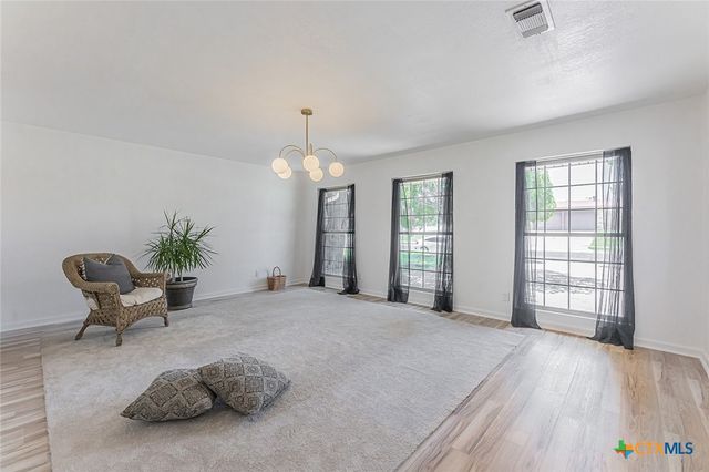 704 W Mary Jane Drive, Killeen, TX 76541