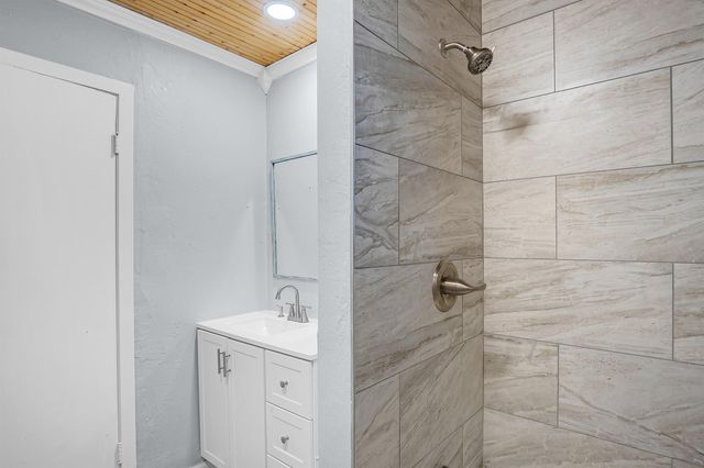 3210 Valley Brook Drive, La Porte, TX 77571