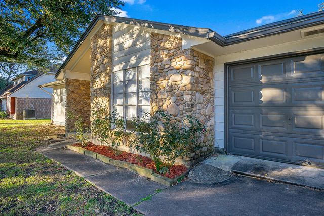 3210 Valley Brook Drive, La Porte, TX 77571