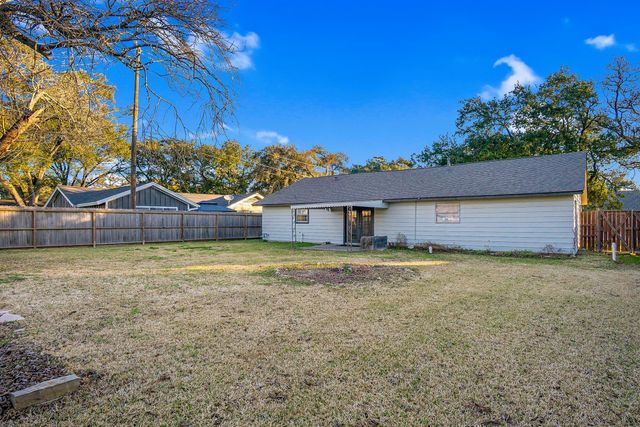 3210 Valley Brook Drive, La Porte, TX 77571