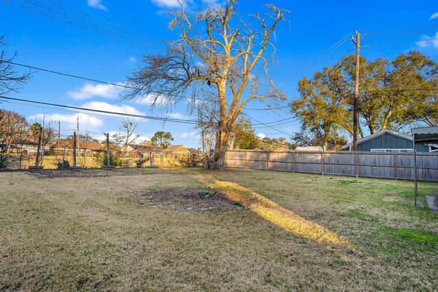 3210 Valley Brook Drive, La Porte, TX 77571