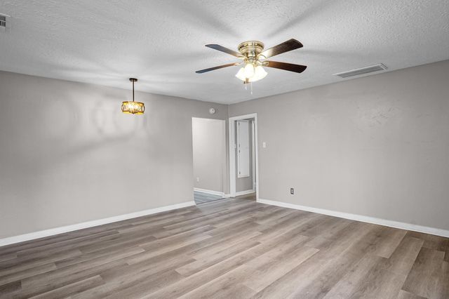 3210 Valley Brook Drive, La Porte, TX 77571