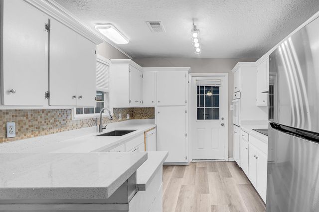 3210 Valley Brook Drive, La Porte, TX 77571