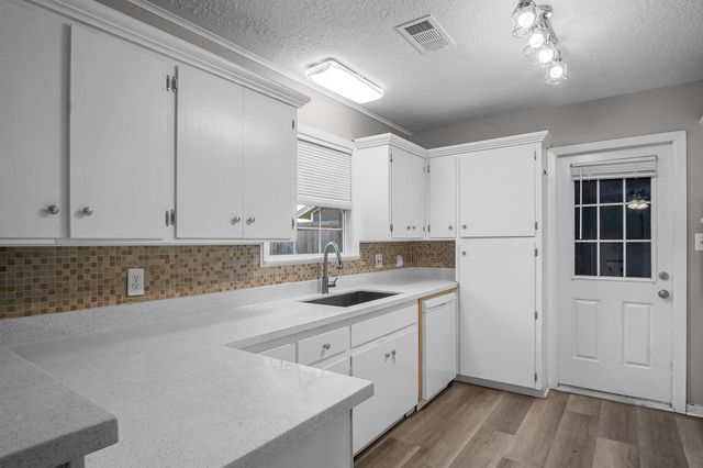 3210 Valley Brook Drive, La Porte, TX 77571